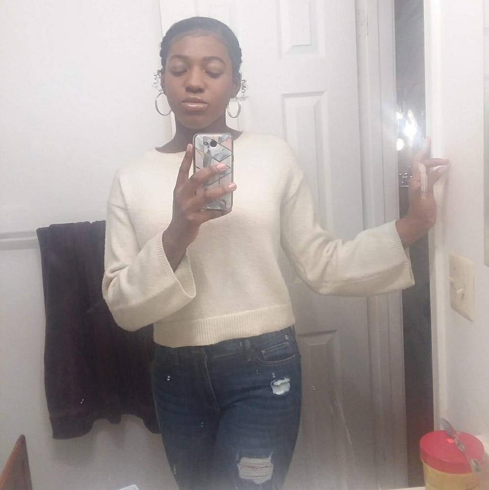 Meet your Posher, Atira